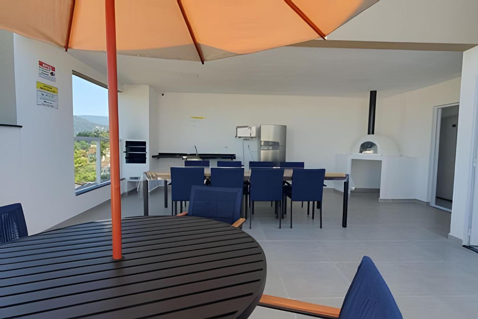 Com Piscina E Duas Apartamento