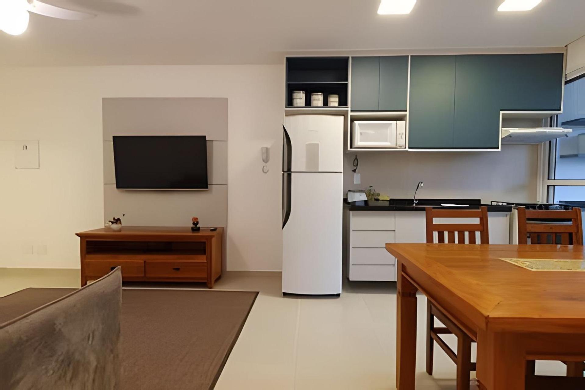 Com Piscina E Duas Apartamento