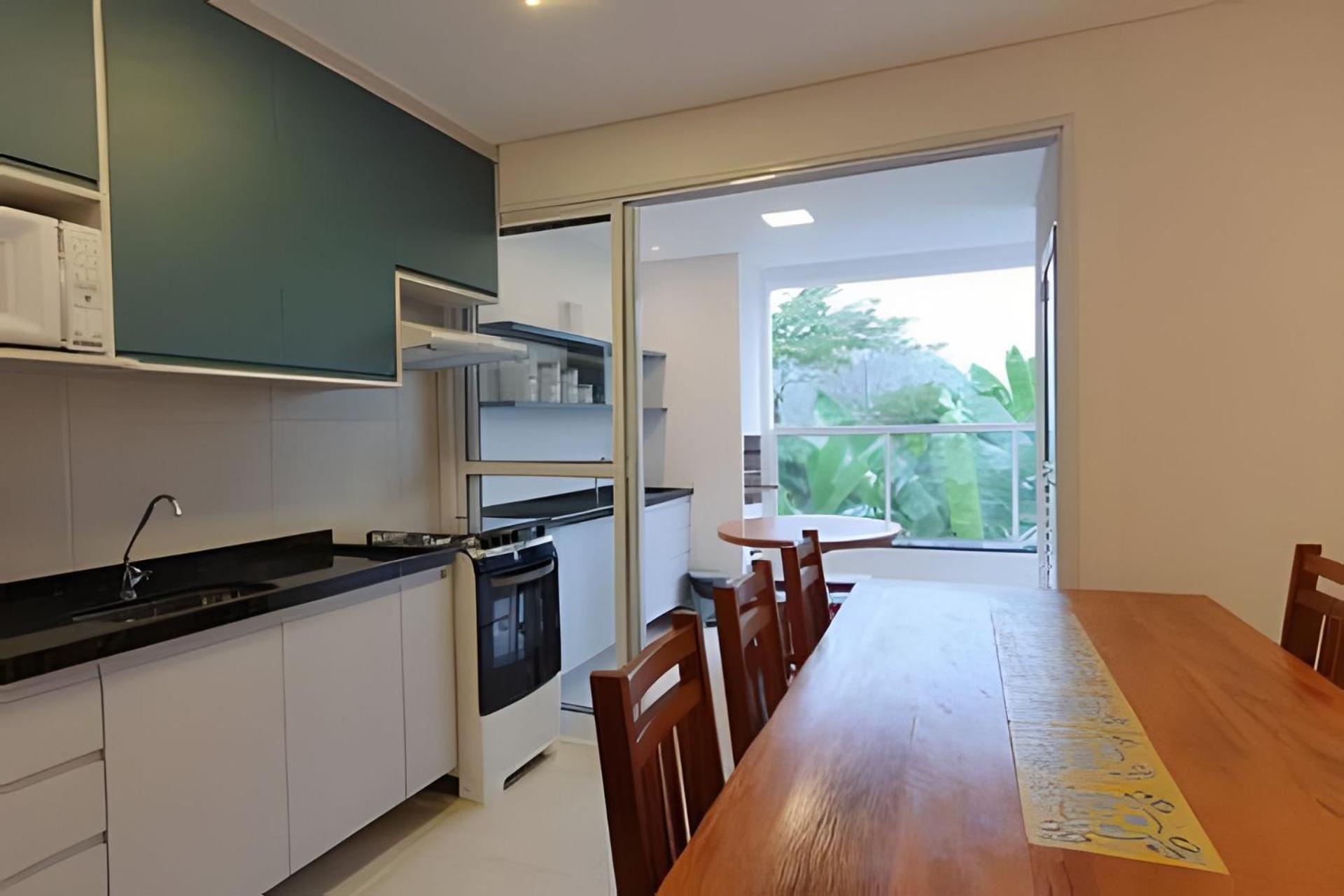 Apartamento Com Piscina E Duas